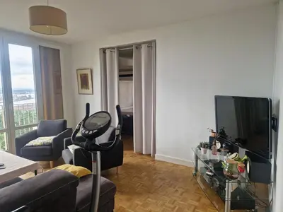 Télévision ou salle de divertissement dans l'établissement T4/5 avec vue sur les Alpes à 5 minutes de Lyon