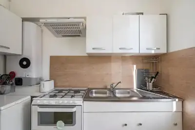 Cuisine ou kitchenette dans l'établissement Chambre pour une personne proche de la Gare