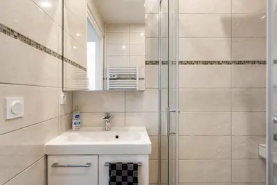 Salle de bains dans l'établissement Chambre pour une personne proche de la Gare