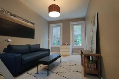 Télévision ou salle de divertissement dans l'établissement Joli studio dans maison de maître