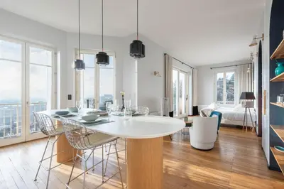Télévision ou salle de divertissement dans l'établissement Le 360 - Appt vue panoramique sur Lyon