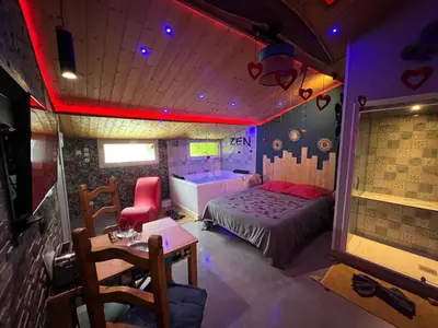 Un ou plusieurs lits dans un hébergement de l'établissement Maison d'Hôtes Comme Chez Vous à 5 mns de Montluel A Proximité de la PLAINE de l'AIN