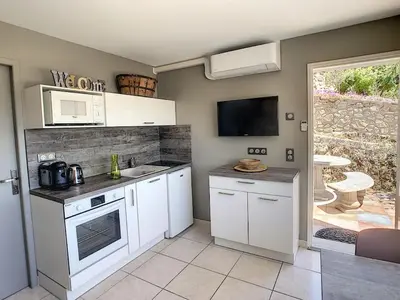 Cuisine ou kitchenette dans l'établissement Condrieu, le Châtillon au cœur du vignoble belle vue sur vallée du Rhône