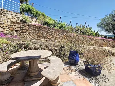 Jardin de l'établissement Condrieu, le Châtillon au cœur du vignoble belle vue sur vallée du Rhône