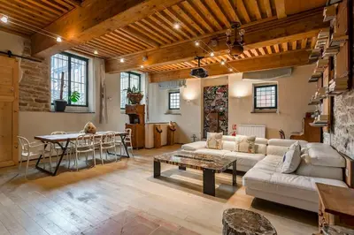 Coin salon dans l'établissement le loft du vieux lyon