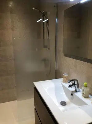 Salle de bains dans l'établissement La Cîme de Ternand