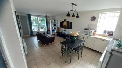 Cuisine ou kitchenette dans l'établissement Plaisir des prés - Appartement T3, jardin, parking