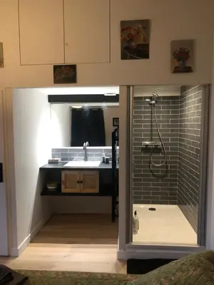 Salle de bains dans l'établissement Chambre indépendante Charbonnières Les Bains