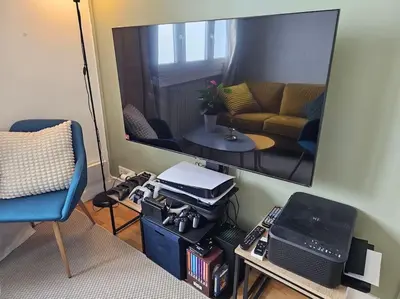 Télévision ou salle de divertissement dans l'établissement Renovated 2-Bed Apartment 2 min from Lyon