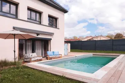 Piscine de l'établissement Le Clos des Lanternes - 14 personnes ou située à proximité