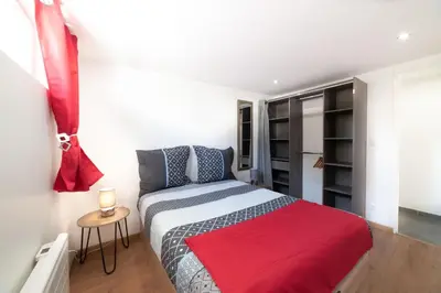 Un ou plusieurs lits dans un hébergement de l'établissement Appartement Gardhenn Stadium LCLD Arena Groupama Lyon