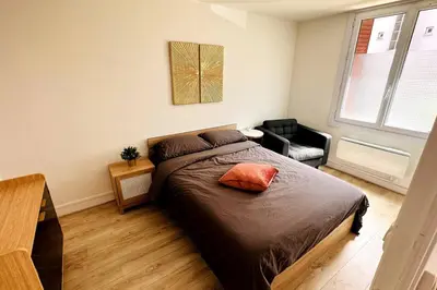 Un ou plusieurs lits dans un hébergement de l'établissement Appartement 3 chambres + parking à Lyon 7