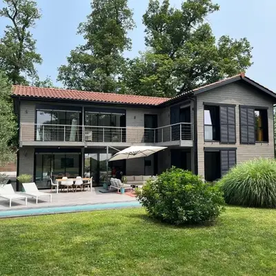 VILLA piscine à proximité de Lyon