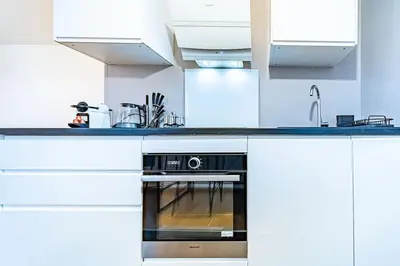Cuisine ou kitchenette dans l'établissement Joli T2 avec garage gratuit et balcon