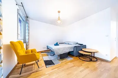 Coin salon dans l'établissement Joli T2 avec garage gratuit et balcon