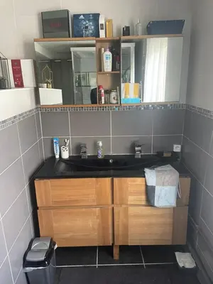 Plan de l'établissement chambre violette coté aéroport calme charmante