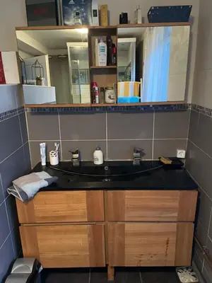 Plan de l'établissement chambre violette coté aéroport calme charmante
