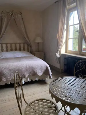 Un ou plusieurs lits dans un hébergement de l'établissement Les Jardins de la Tour