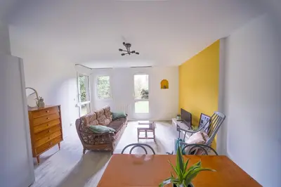Coin salon dans l'établissement Appartement en rez-de-chaussée avec jardin