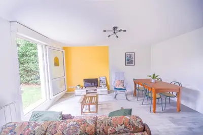 Coin salon dans l'établissement Appartement en rez-de-chaussée avec jardin