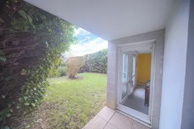 Jardin de l'établissement Appartement en rez-de-chaussée avec jardin
