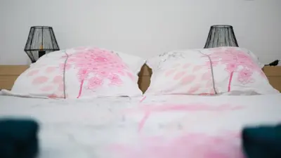 Un ou plusieurs lits dans un hébergement de l'établissement Appartement en rez-de-chaussée avec jardin