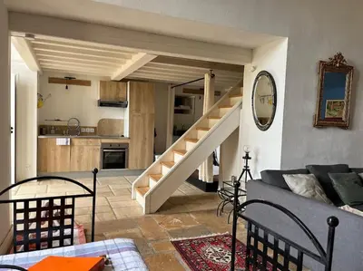 Cuisine ou kitchenette dans l'établissement Loft dans un château en pierres dorées