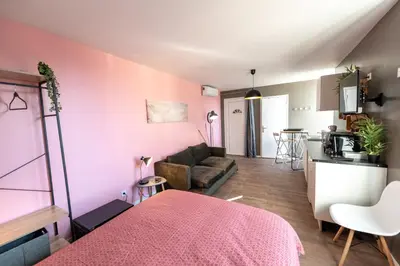Cuisine ou kitchenette dans l'établissement KASA LOUNGE - Climatisation - Au calme