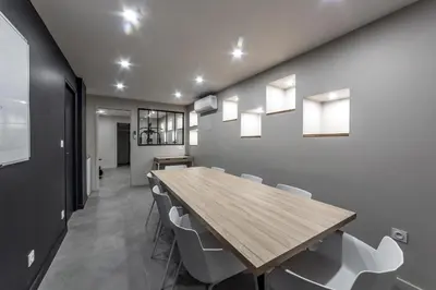Plan de l'établissement MAISON LE GRATTE CIEL - séminaire ou famille, salle de réunion, 8 chambres Clim, Jardin & Salle de sport