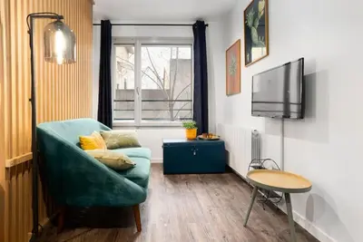 Télévision ou salle de divertissement dans l'établissement Studio cosy avec parking