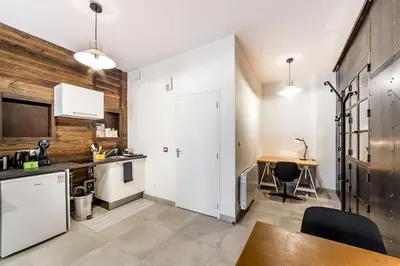 Cuisine ou kitchenette dans l'établissement Superbe studio style industriel à Charbonnière