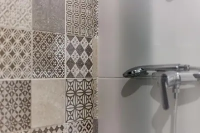 Salle de bains dans l'établissement Superbe studio style industriel à Charbonnière