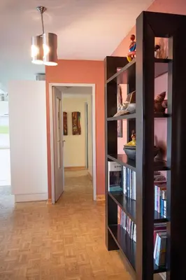 Bibliothèque dans l'appartement