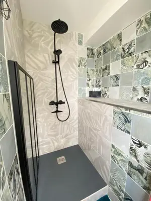 Salle de bains dans l'établissement Villa 6 chambres avec piscine et vue exceptionnelle