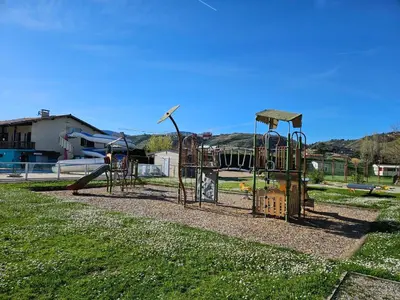 Aire de jeux pour enfants de l'établissement Les bords du Rhône
