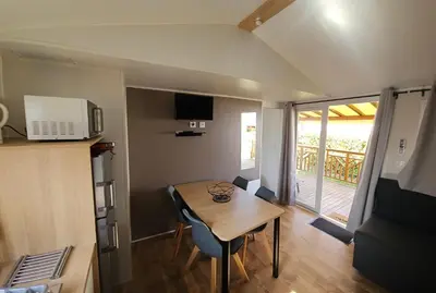 Cuisine ou kitchenette dans l'établissement Les bords du Rhône