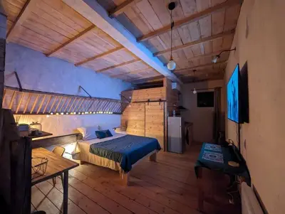 Télévision ou salle de divertissement dans l'établissement Logement - Studio indépendant à Pérouges