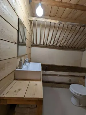 Salle de bains dans l'établissement Logement - Studio indépendant à Pérouges