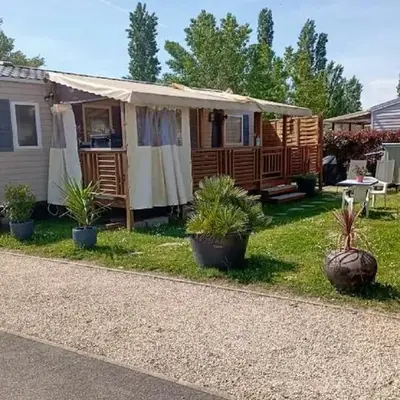 Bungalow confortable à Condrieu avec piscine partagée