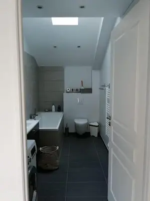 Salle de bains dans l'établissement Maison entière au cœur des vignes des Trois Bacchantes !