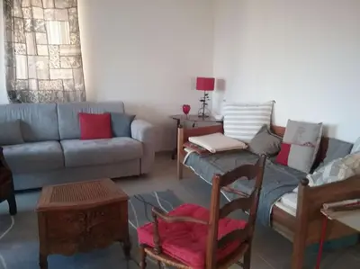 Coin salon dans l'établissement Maison entière au cœur des vignes des Trois Bacchantes !