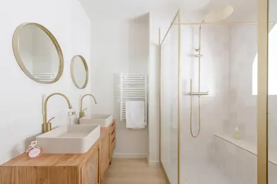 Salle de bains dans l'établissement Suite Romantique et charmante parking
