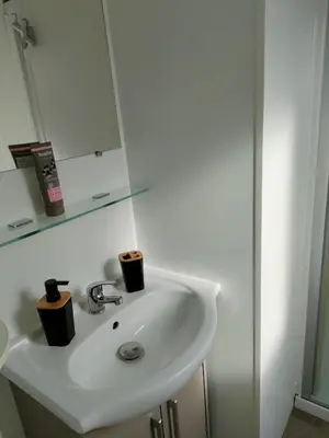 Salle de bains dans l'établissement Mobil-home Siblu Les Rives de Condrieu