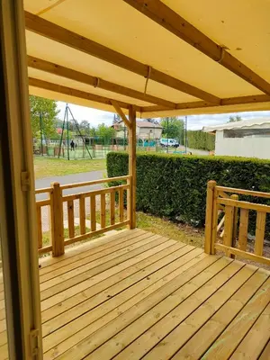 Balcon ou terrasse dans l'établissement Mobil-home Siblu Les Rives de Condrieu
