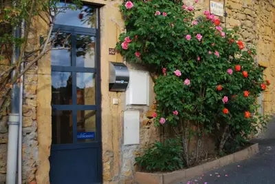 Jardin de l'établissement Les Terrasses Dorées - Chambres d'hôtes de charme & Jacuzzi