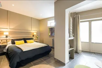 Un ou plusieurs lits dans un hébergement de l'établissement Les Terrasses Dorées - Chambres d'hôtes de charme & Jacuzzi