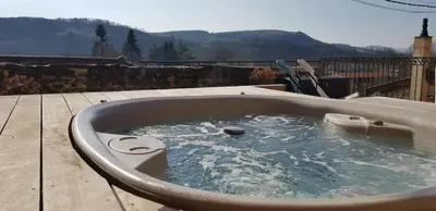 Vue générale sur la montagne ou vue sur la montagne depuis la maison d'hôtes
