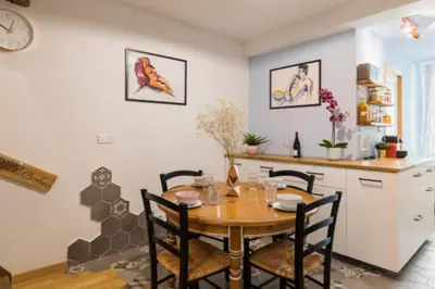 Cuisine ou kitchenette dans l'établissement Charming two-bedroom duplex Saxe Gambetta