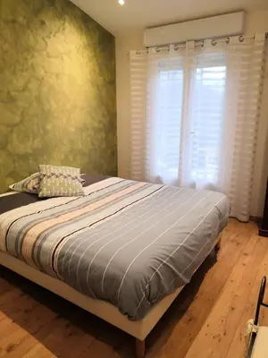 Un ou plusieurs lits dans un hébergement de l'établissement Chambre dans un écrin de verdure