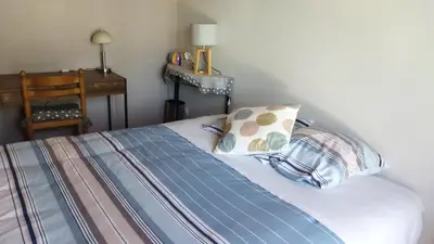 Un ou plusieurs lits dans un hébergement de l'établissement Chambre dans un écrin de verdure